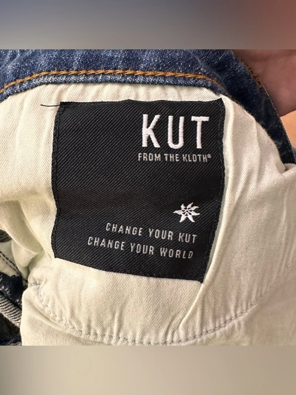 Kut From The Kloth distressed Catherine Boyfriend Jeans, Size 14 - Picture 7 of 9